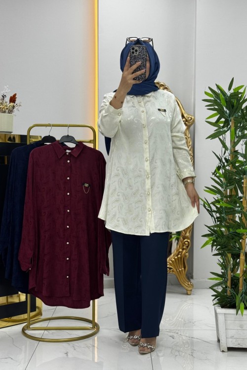 Laura Tunik  Ekru