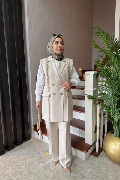 Püskül Detay Yelek Takım Bej
