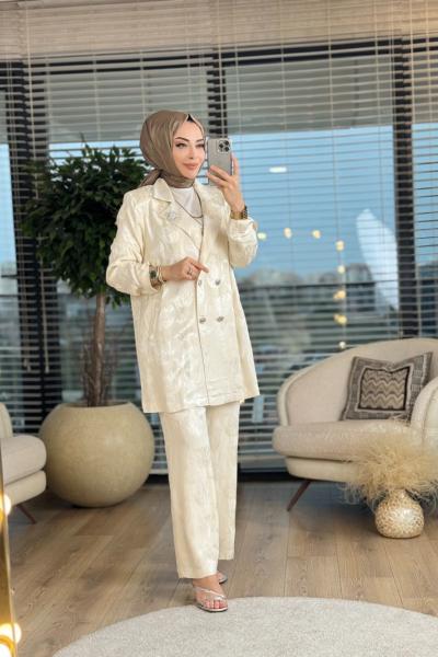 02-1988 Saten Kendinden Desenli Takım Ekru