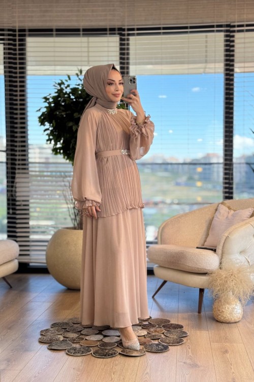 02-2482 Ön Pilise Yaka Taşlı Takım Bej