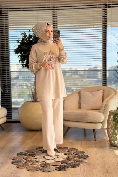 02-2698 Ön Büyük Çiçek Nakışlı Takım Bej