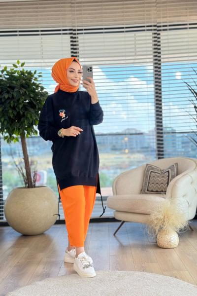 10451 Arkası Çiçek Ve Pul Baskılı Tunik Siyah