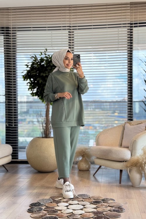 10568 Yanları Taş Baskılı Takım Çağla