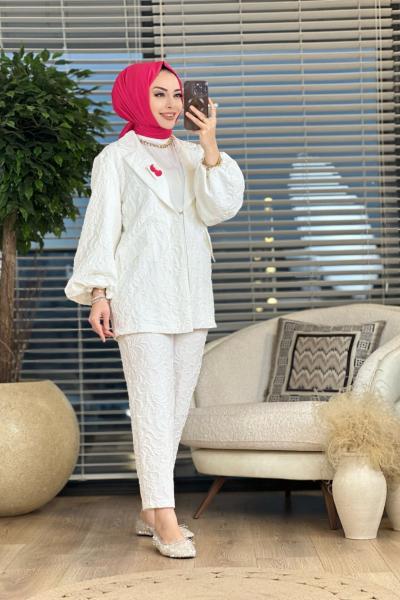 1122 Kabartmalı Takım Ekru