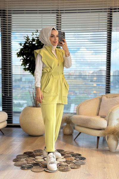 1392 Omuzları Zımbalı Yelekli Takım Yeşil