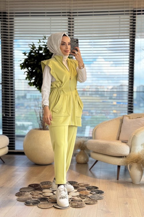 1392 Omuzları Zımbalı Yelekli Takım Yeşil