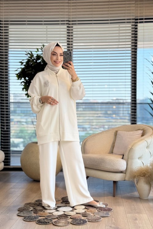 14305 Çiçek Broşlu Fermuarlı Takım Ekru