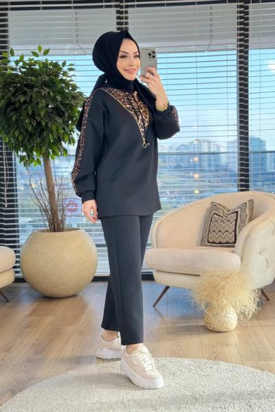 22626 Ön V Fermuar İçi Leopar Desenli Takım Siyah
