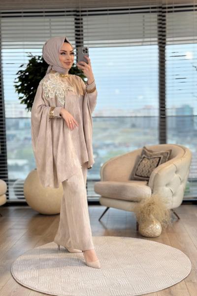 2272 Büyük Çiçek Broşlu Takım Bej