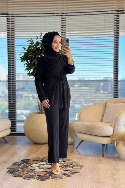 22768 Sol Omuzu Tokalı Takım Siyah