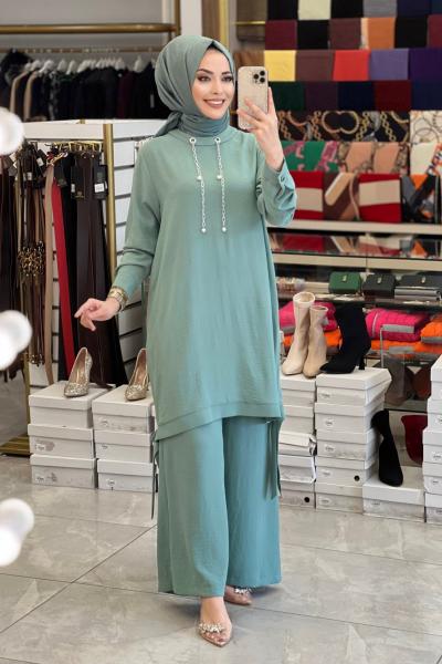 22YT614 Yakası Zincirli Ayrobin Takım Çağla