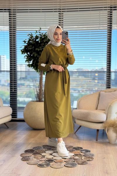 2400 Kolu Etiket Detaylı Elbise Yağ Yeşili