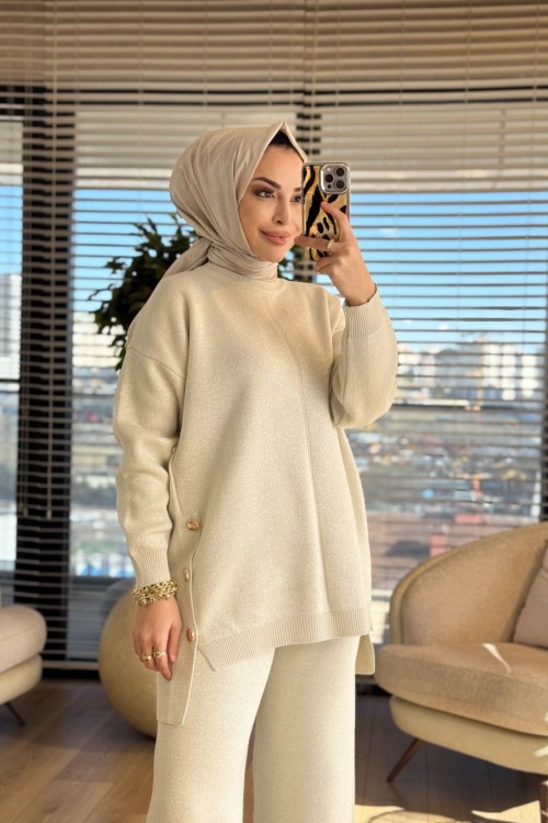 24349 Yanları Düğmeli Simli Triko Takım Bej
