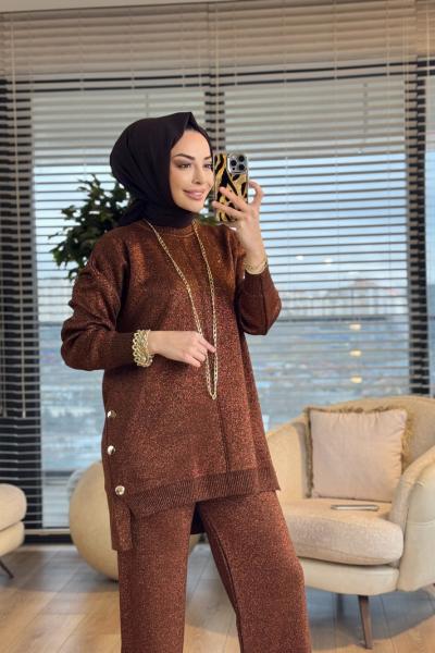 24349 Yanları Düğmeli Simli Triko Takım Kahve