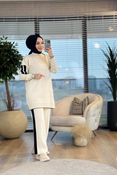 24564 Kol Ve Pantolon Yanı Kalın Şeritli Triko Takım Ekru