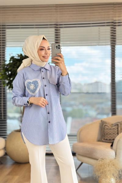 25017 Çizgili Kalp Broşlu Gömlek Mavi