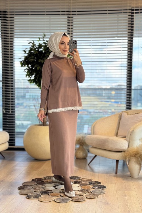 257 Omuzu İncili Dantelli Triko Etekli Takım Vizon