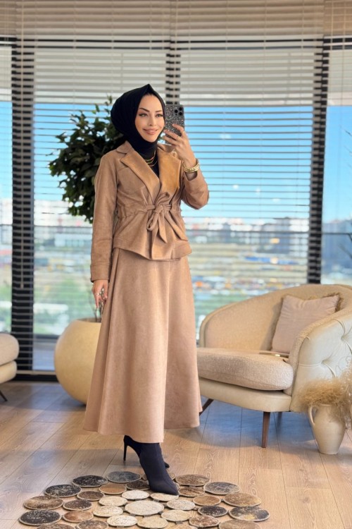 2573 Süet Beli Kuşaklı Etekli Takım Bej