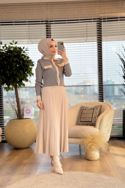 25K1316 Üst Çizgili Hırkalı Triko Etekli Takım Bej