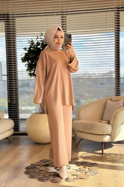 26240 Simli Triko Üstü Taş Baskılı Takım Latte