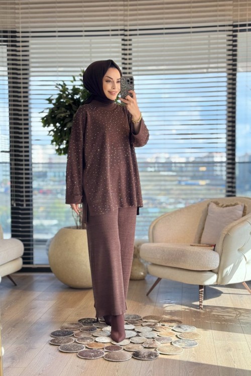 26240 Simli Triko Üstü Taş Baskılı Takım Kahve
