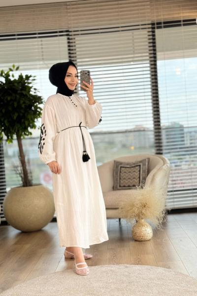 30498 Kol Pul Nakışlı Elbise Ekru