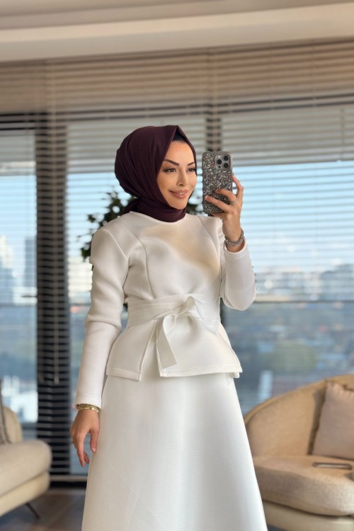 32459 Önü Kuşak Bağlamalı Etekli Takım Ekru