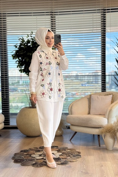 34325 Önü Renkli Nakışlı Gömlek Ekru