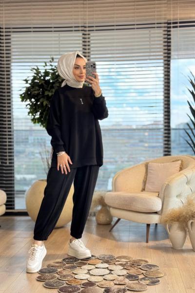 34382 Kesik Detaylı Ön Yazı Baskılı Takım Siyah