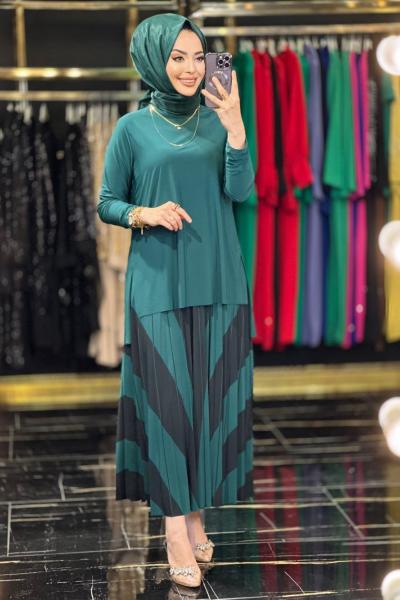 4174 Önü Ters V Etekli Takım Zümrüt