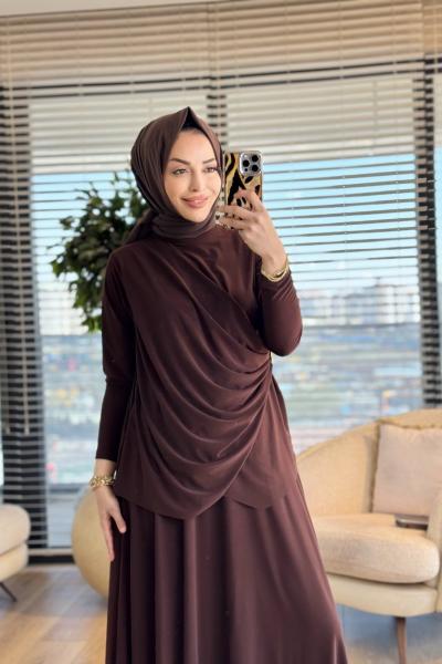 4226 Yanı Toka Büzgülü Etekli Takım Kahve