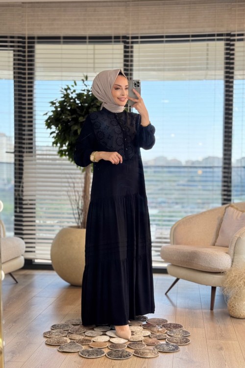 438 Fistolu Püskül Nervürlü Pat Düğmeli Elbise Siyah