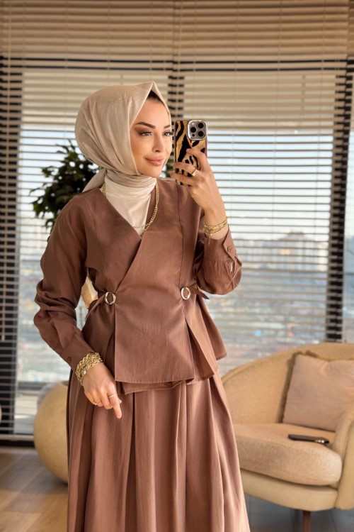 4904 Ön Kruvaze Kuşaklı Etekli Takım Vizon