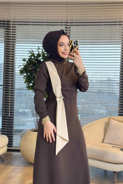 5219 Roba Parça Ve Toka Detaylı Elbise Kahve