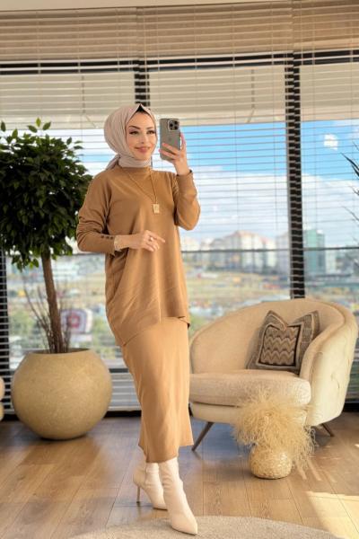 7035 Önü Oval Triko Etekli Takım Latte