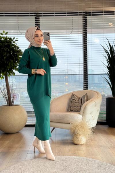 7035 Önü Oval Triko Etekli Takım Zümrüt