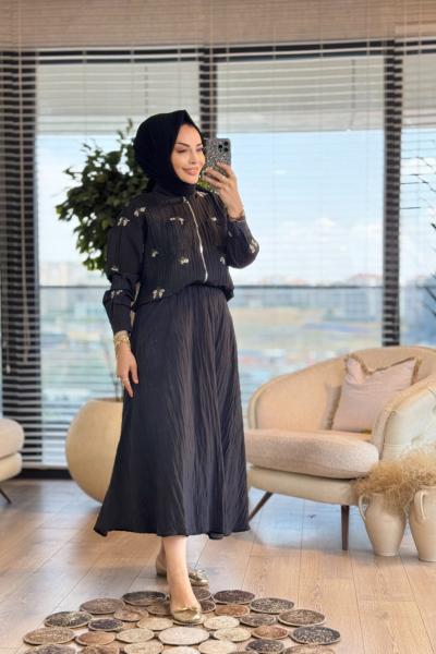 71079 Üstü Çiçek Nakışlı Etekli Takım Siyah