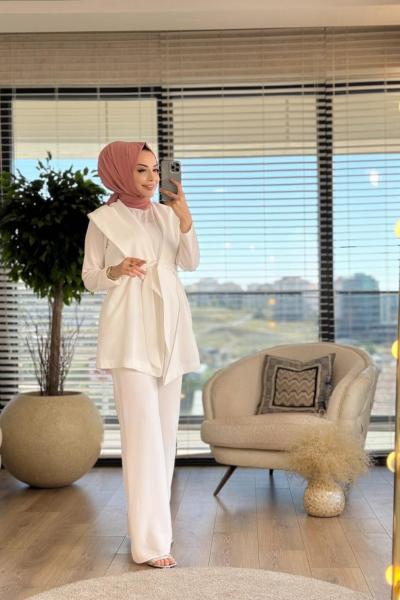 8395 Yaka Kenarı Taş Detaylı Yelekli Takım Ekru